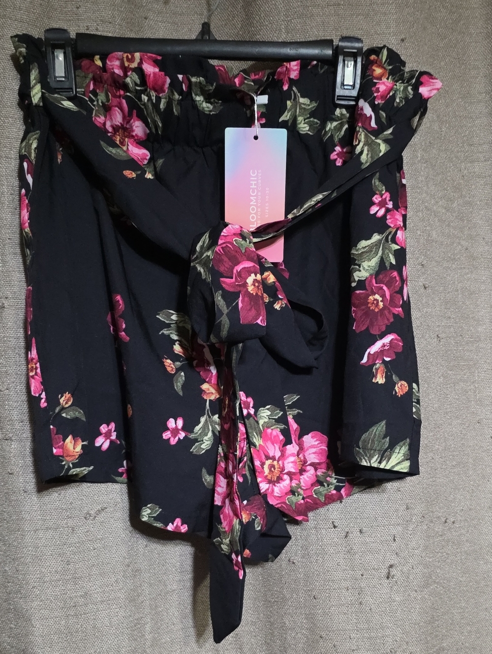 NWT BloomChic SZ 16 Black & Pink Floral Belted Shorts Ruffle Waist